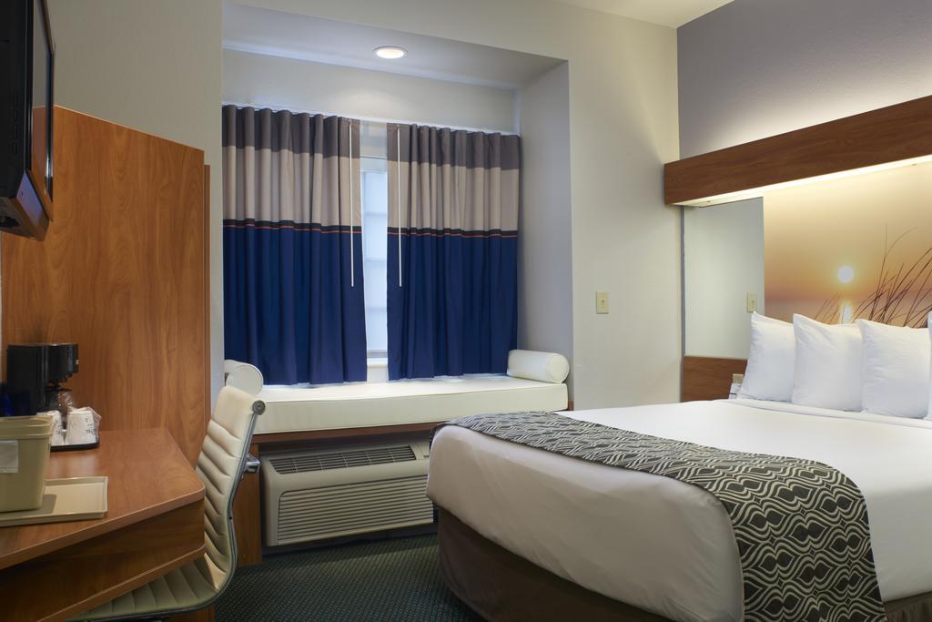 Microtel Inn & Suites By Wyndham Port Charlotte Punta Gorda Room photo
