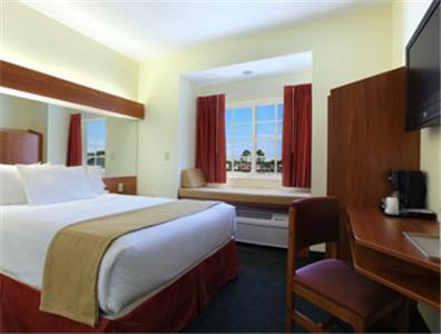 Microtel Inn & Suites By Wyndham Port Charlotte Punta Gorda Room photo